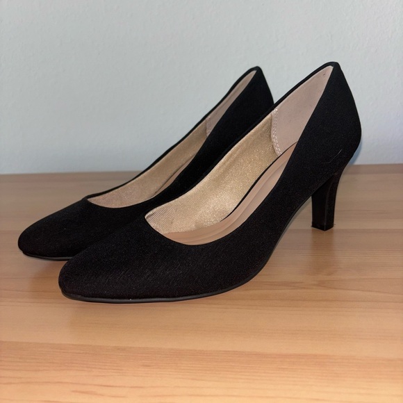 Black Women's Heels - Picture 4 of 5